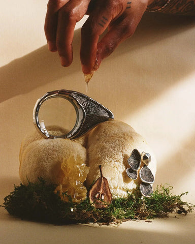 A Closer Look Magnifier